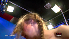 Gang Bang Germany: ぶっかけ輪姦のティーンたちがジョン・トンプソンの精液を分かち合う