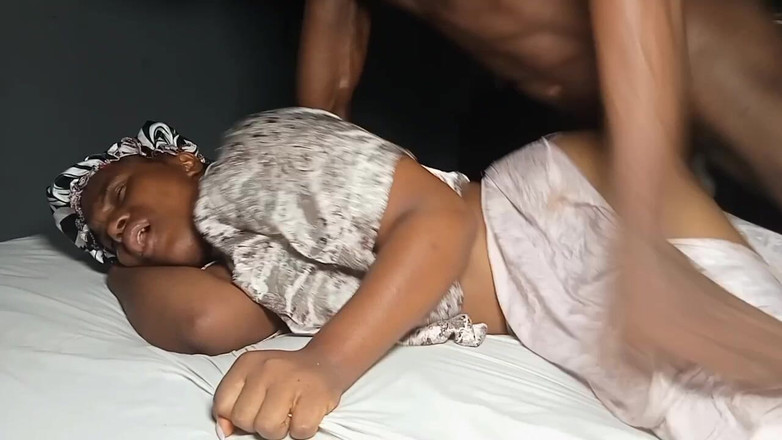 Sexy Berrie: Teman wanita Akwaibom diregangkan pepek oleh zakar besar saya