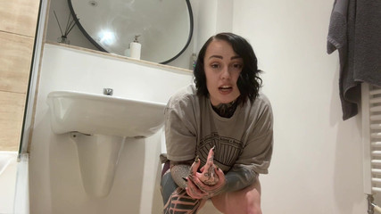 Miss Valentina: トイレに行きたい