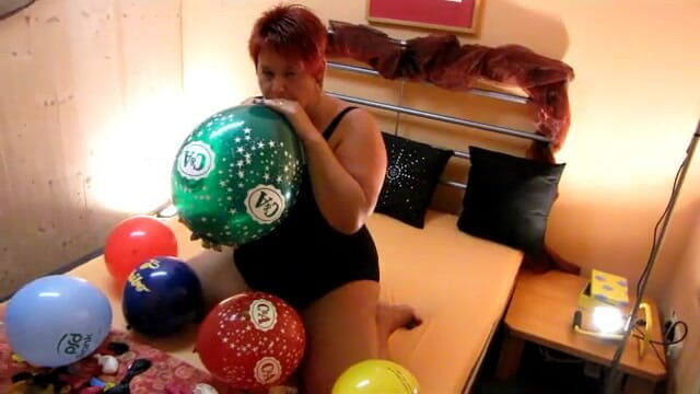 Anna Devot: Annadevot - Video auf Anfrage: ballons