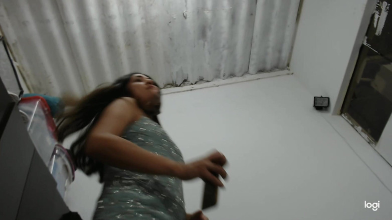 Jsexycouple17: 我的丈夫发现我和我的继妹一起自慰，他开始指交我们，用精液覆盖他的脸