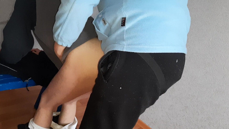 Lesbian-illusion: Semasa saya dinding, ibu tiri mengongkek saya gaya doggy