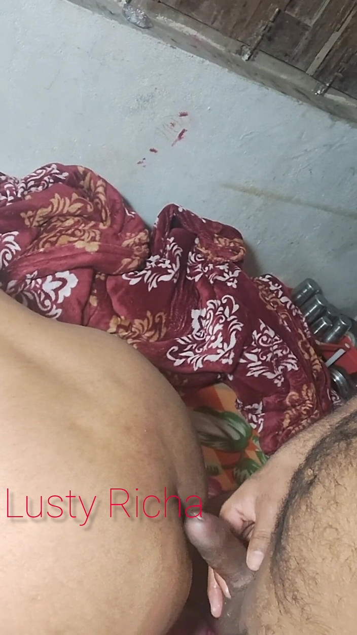 Lusty Richa: 私は知らず知らずにセクシーな隣人を夜に置いていきました