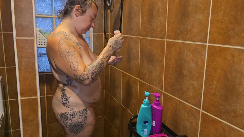 Jimbob Star Straight: Jade in una doccia insaponata