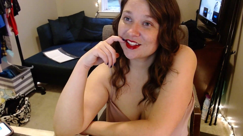 Mistress Michella Marijuana: Jugando con el vestido para chico