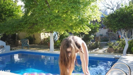 Watch4beauty: Kul vid poolen