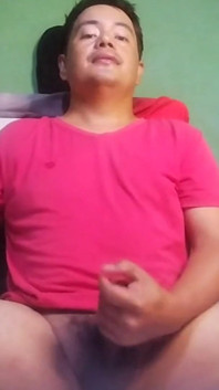 Fermiera frumoasă Filipineză se masturbează înainte de a începe munca în fermă