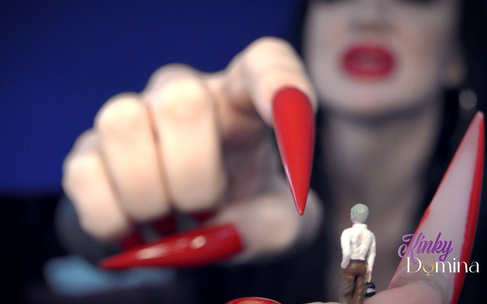 KinkyDomina: ジャイアントウィッチはあなたを服従に引き付けます