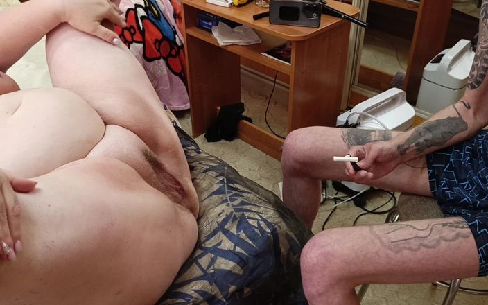 Zona901: Uma amiga me pediu para raspar sua grande buceta peluda