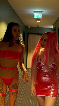 Jenny Stella, Allemande mince, et sa copine dans un trio FFM interracial avec blackzilla cock