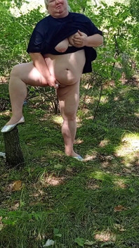 Stiefmutter im park masturbiert ihre muschi zu einem mächtigen squirt