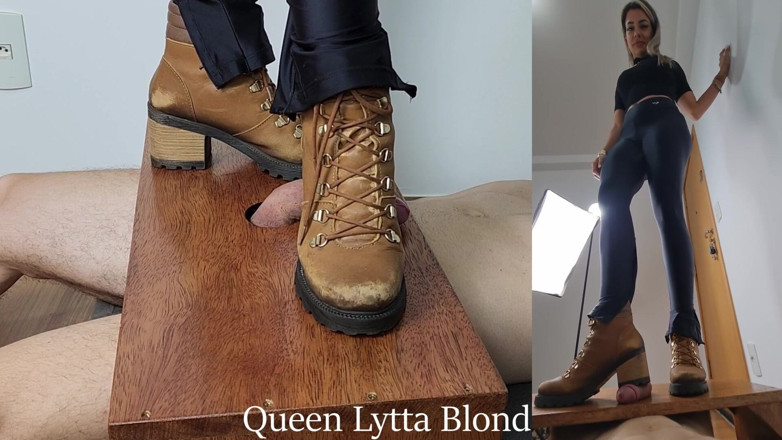 Queen Lytta ballbusting and cum lick: Queen lytta blond - cewek seksi dengan sepatu bot cbt ep 6 - 2...