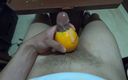 Bbc dely: Osamělý chlap používá ovoce