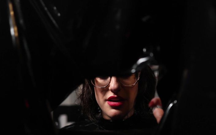 Countess diamond: Zavřená v latexovém pytli POV