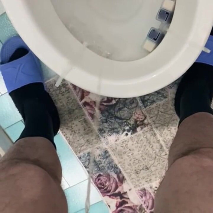 Hakanbeyzade: Turkish Hairy Cock Pee Video