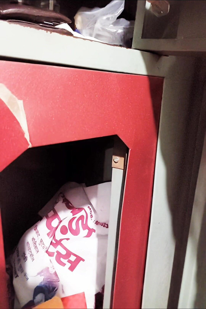 Sissy Slut Simran: Banci bersiap sedia untuk di luar rumah