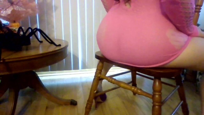 AsiaLuvDoll: Stripper moliendo a su cliente con su culo bailando hablando...