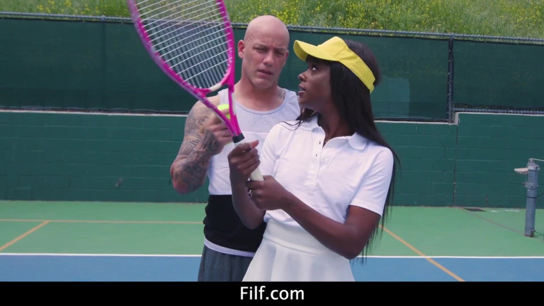 FILF - Father I'd Like To Fuck: Tennis zwarte Anna Foxxx neemt anale lessen van coach