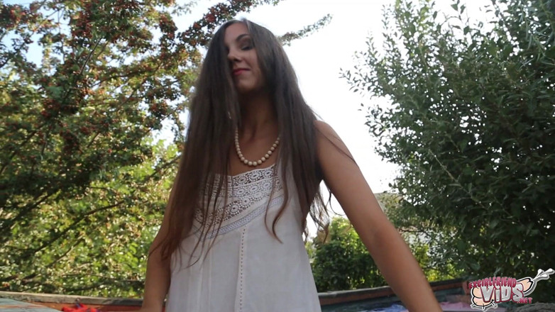 PrimeAdult: Jaydee în grădină