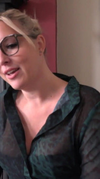 Auntjudys - Din bystiga MILF Lärare Charlie Rae suger din kuk (pov)