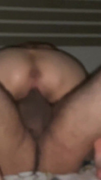 Przybrana siostra pokazała, jak używa wibratora Dildo część 2