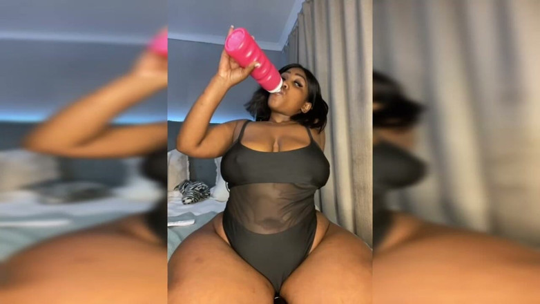 Legendary Booty Overdose: Striptease &amp; poesjesspel