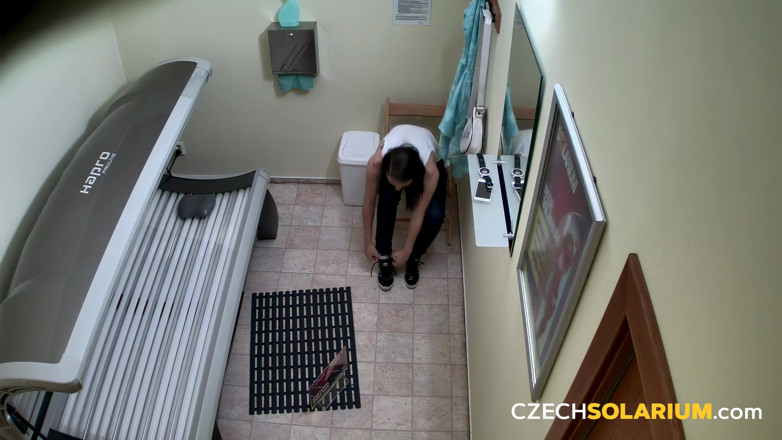 Czech Solarium: Checa Solarium 179 morena se masturba en el solarium para la...