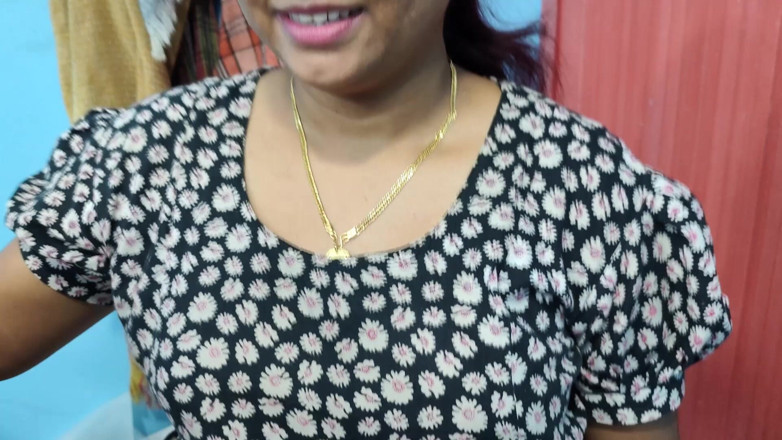 Vaigavarun45: Vaishnavy kencing dan mandi di kamar mandi