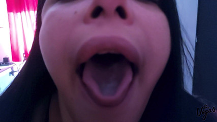 Selena Vega: Смотри, папочка! Я проглотила все это!