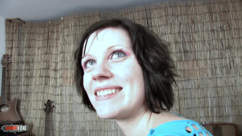 MMM100: 스페인 남성 배우와 함께하는 귀여운 프랑스 소녀를 위한 첫 포르노 비디오