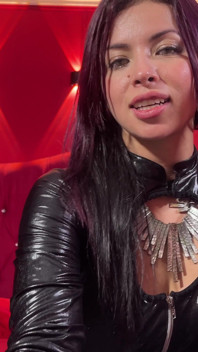 Anitta ko kachre ki tarah apne munh ka upyog karna pasand hai