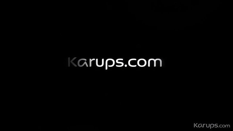 Karups: Darcia Lee ošukaná nevlastním otcem