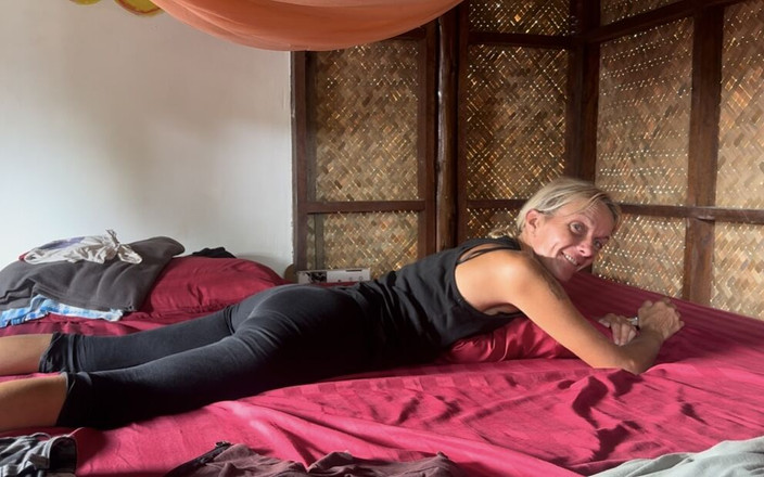 Cristina Sauvage: 캠핑장 이웃과의 우발적인 입으로 - 나는 당신의 깊은 목구멍으로 그녀를 단단하게 만들기 전에 당신의 입에 사정합니다