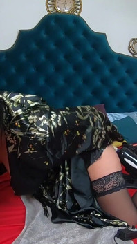Milfycalla - Dirty Talk dla mojego bezsilnego męża podczas noszenia seksownej satynowej szaty 215