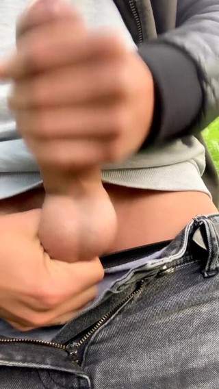 Idmir Sugary: Ukazuji žalud zblízka na kameru