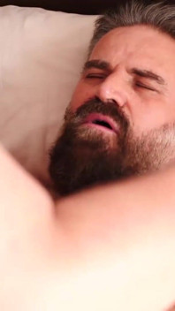 Bearfilms - genç adam jones baba ayı Alfer Cuero'yu sikiyor