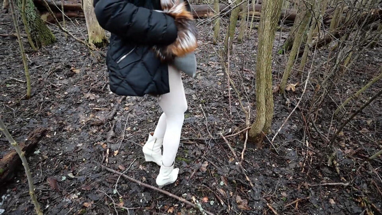 Eronordic: Dışarıda sıcak sarışın, penisi seven bir kız