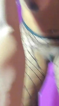 Awek blonde nakal yang cantik menunggang dildo yang lebih besar, umtil, pancutan besar, alot daddy lovee