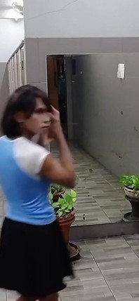 La ama de casa evitó que me corriera.