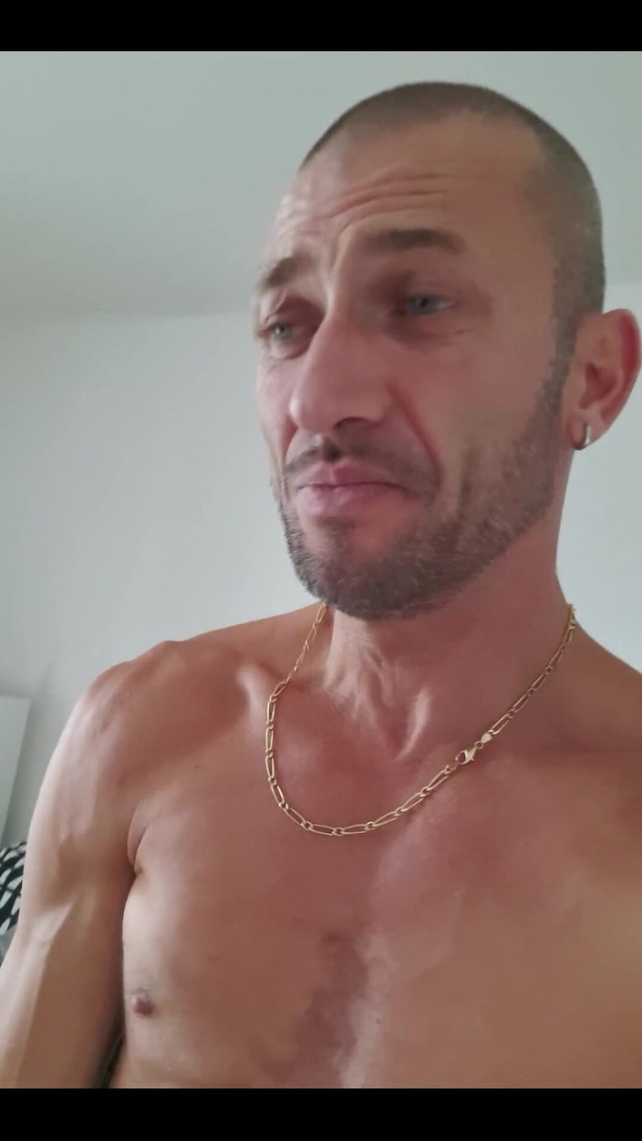 Boy jerking off: Domácí úklid