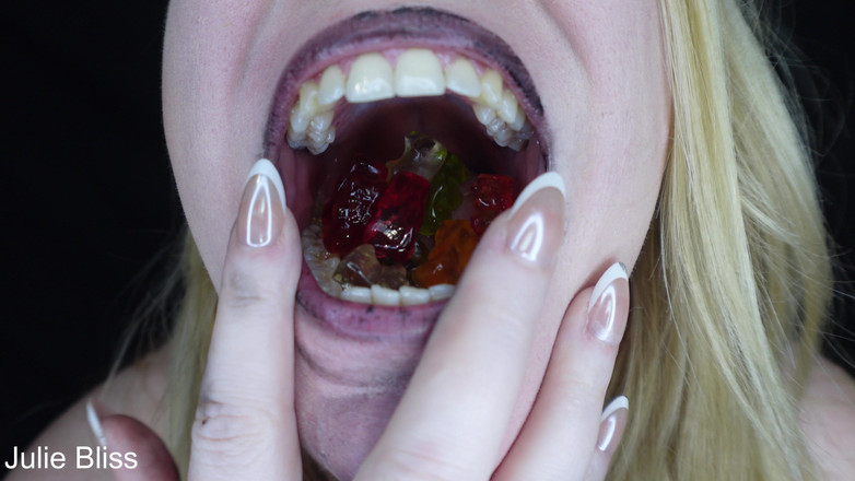 Julie Bliss: Bữa tiệc ma cà rồng giantess