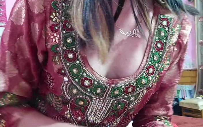 Bolly Karma: 飽くなき痴女妻は今夜巨大なBBCが必要