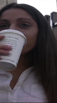 Teenager dai seni piccoli scopa bene dopo il rimorchio