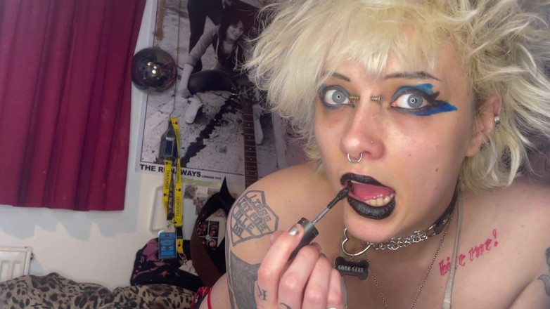 Glitterqueen1999: Folla mi lápiz labial de mi boca con tu polla