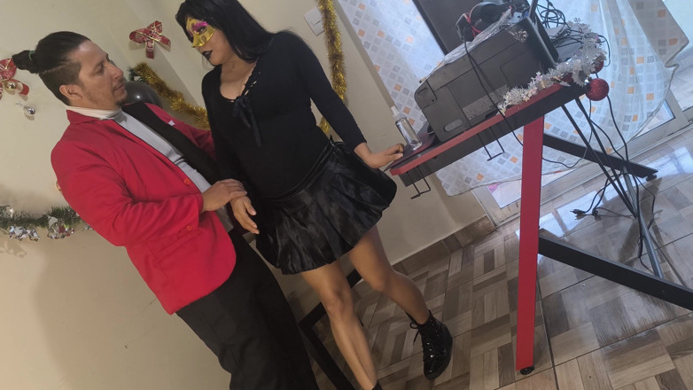 InsaciableX: 当老板不在的时候，高管来玩了。Office Seduction