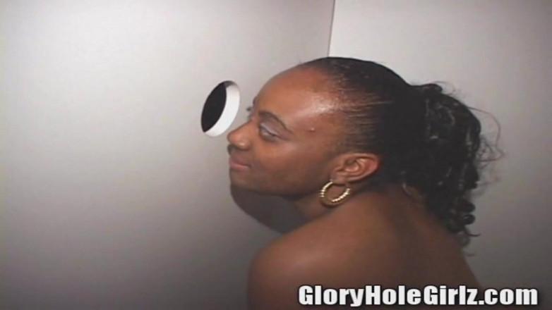Glory Hole Girlz: Bärtige schwarze schlampe teen lutscht und fickt mit bösen behaarten...
