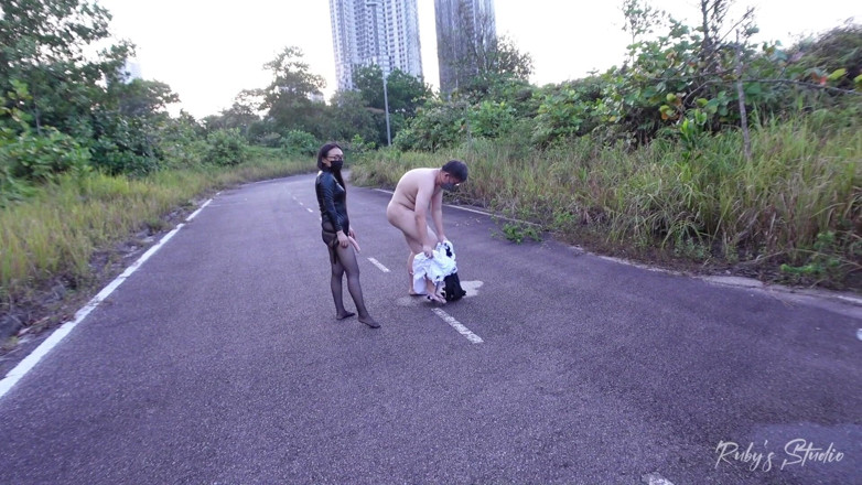 Mistress Ruby: Đeo dây đeo vào con trai tôi trong rừng