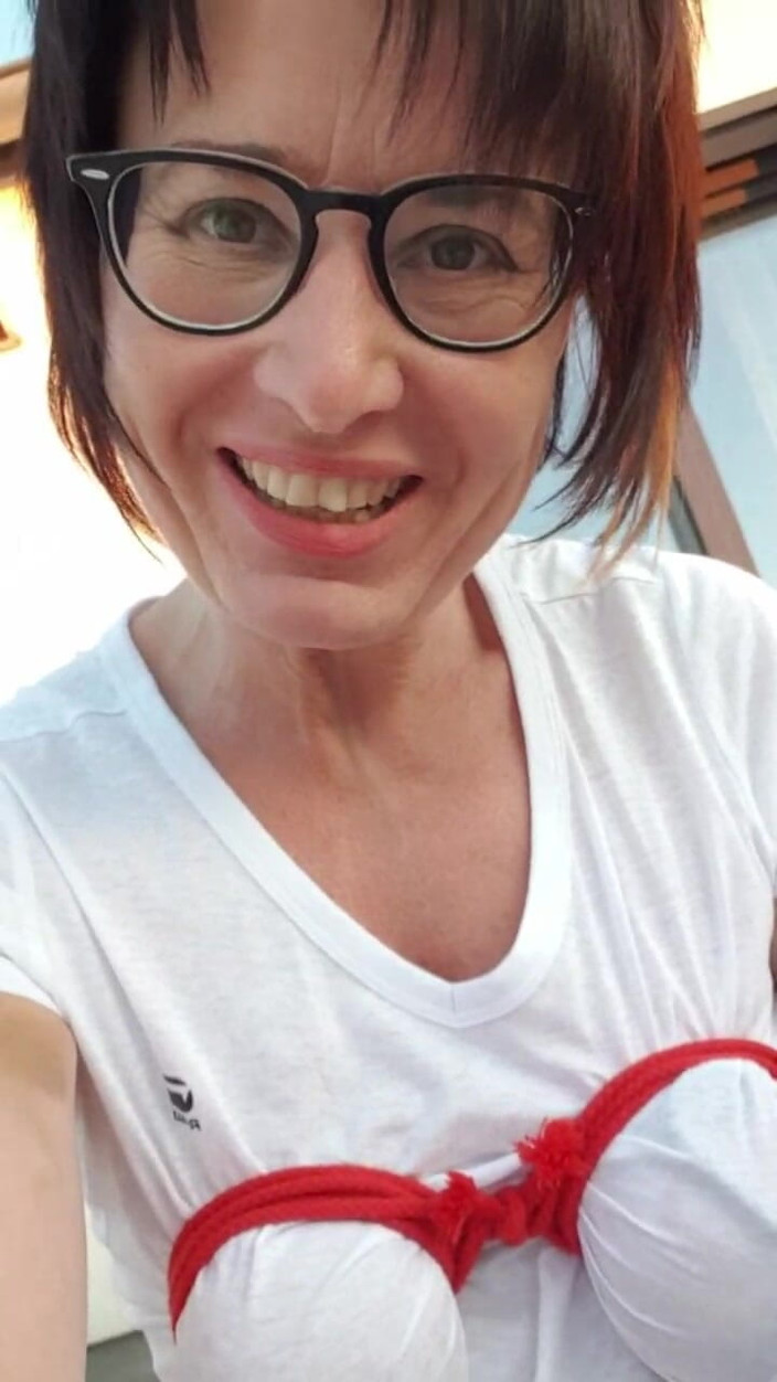 JulieEroticDress: Pancutan mani dalam seluar jeans di Balkoni