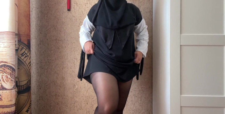 Lux Eva: La milf maracanese ha strappato le calze mentre si estende...