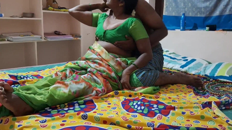 Desi palace: Desi zlobivá manželka Saree Se